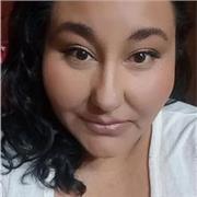 Tutora de español que enseña a jóvenes y adultos